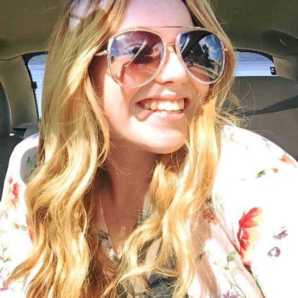 Meet your Posher, Helen - Picture 1 of 1